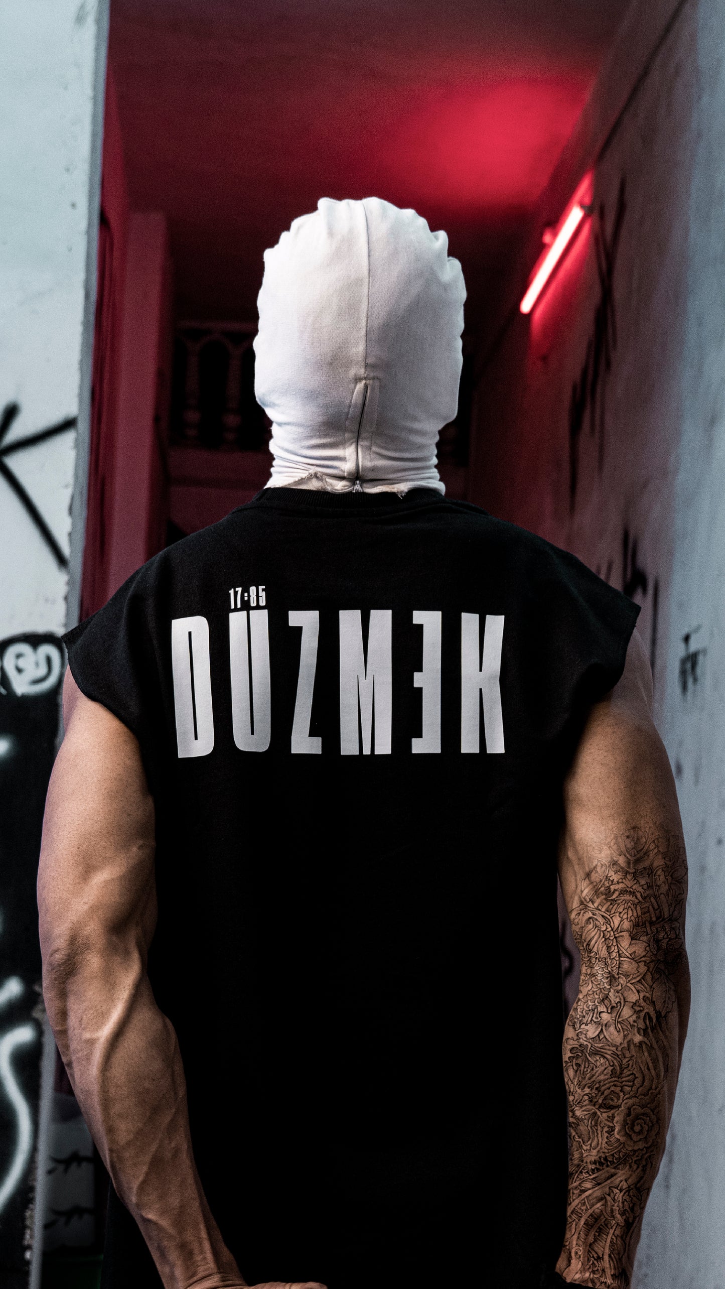 ME VS ME OVERSIZED CUT OFF T-SHIRT