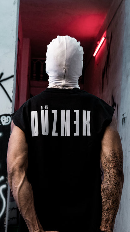 ME VS ME OVERSIZED CUT OFF T-SHIRT