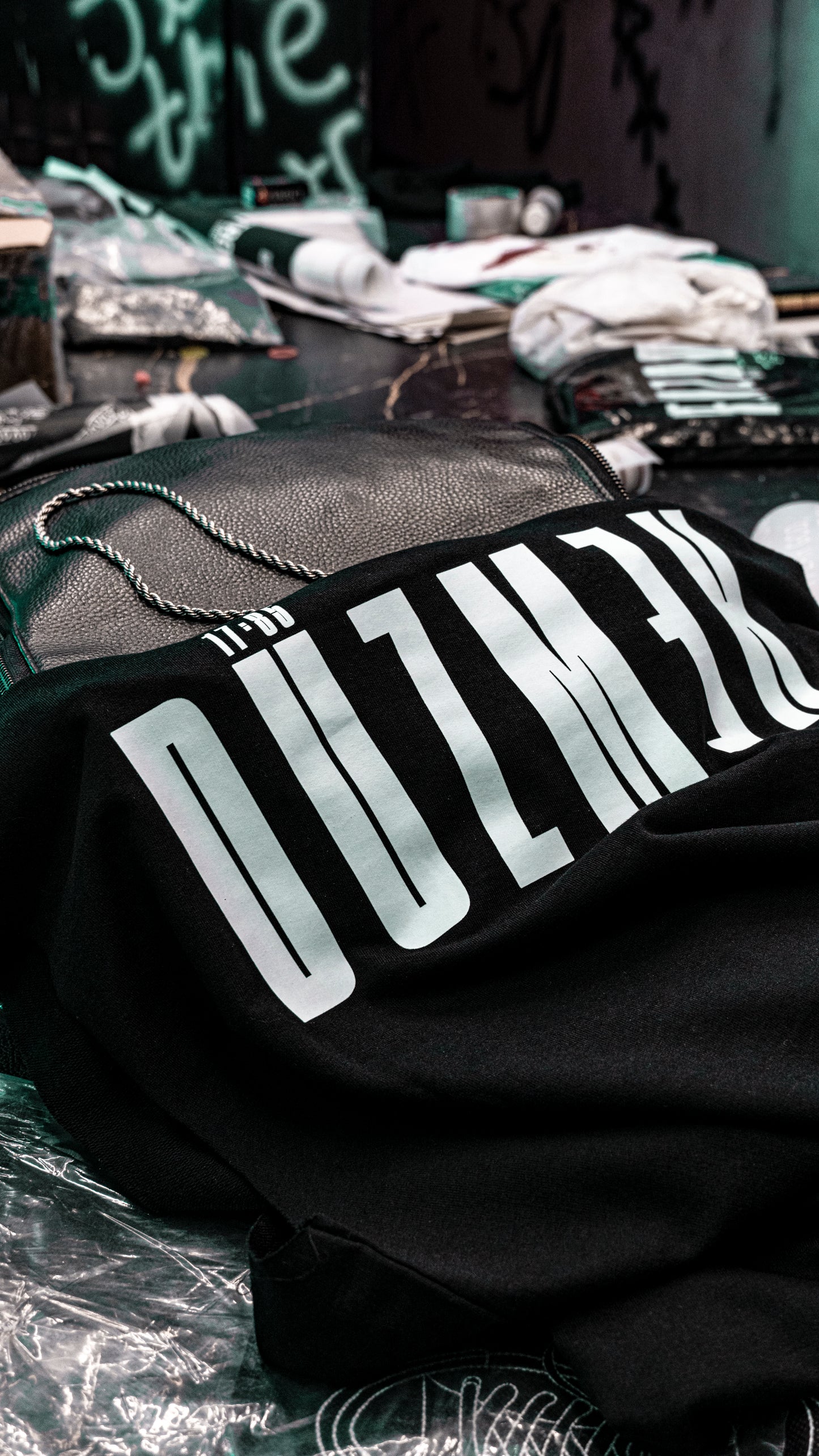 ME VS ME OVERSIZED CUT OFF T-SHIRT